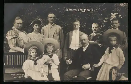 AK Sachsens Königshaus, König Friedrich August von Sachsen mit seiner Familie