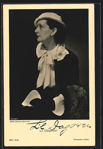 AK Schauspielerin Lil Dagover in elegantem Kostüm, mit original Autograph