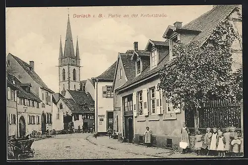 AK Durlach i. B., Partie an der Kelterstrasse mit Blick zur Kirche