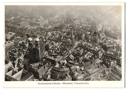 Fotografie Ansicht München, Blick aus dem Luftschiff LZ 127 Graf Zeppelin auf die Stadt mit Frauenkirche