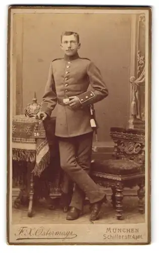 Fotografie F. X. Ostermayr, München, bayerischer Soldat in Uniform nebst Pickelhaube Bayern