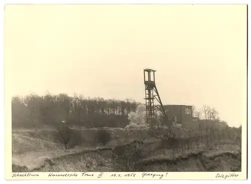 3 Fotografien Erzbergbau Salzgitter AG, Ansicht Salzgitter, Sprengung des Schachtturm Hannoversche Treue III. 1956