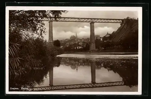 AK Znaim, Blick vom Fluss auf die Nordwestbahn-Brücke