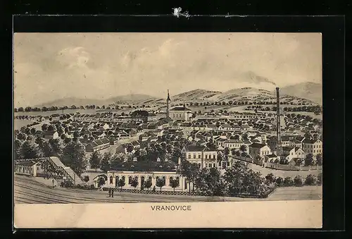 AK Vranovice, Panoramablick auf die Stadt, Bahnhof im Vordergrund
