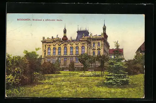 AK Hodonin, Rodinná a obchodni skola