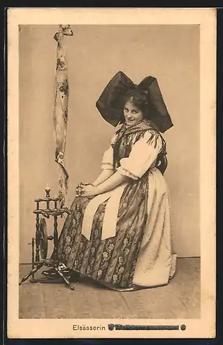 AK Elsässerin in Tracht am Spinnrad