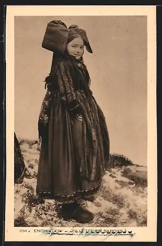 AK Engwiller, Fillette en Sabots, Junges Mädchen in Tracht