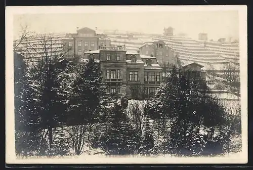 Foto-AK Durlach, Blick auf ein grosses Gebäude im Winter