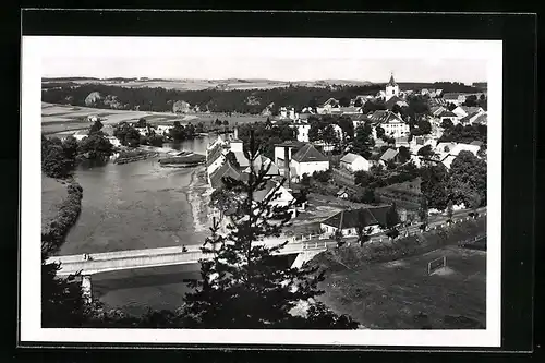 AK Kácov n. Sáz., Flusspartie mit Blick auf den Ort