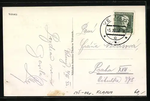 AK Velvary, Platz mit Denkmal, Kirche, Wasserpartie mit Ruderboot