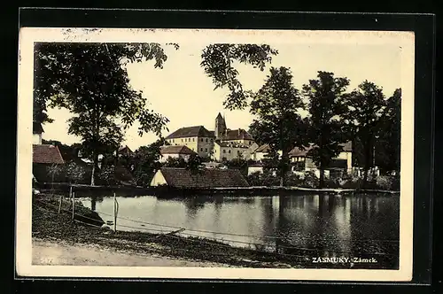 AK Zásmuky, Zámek, Blick über den Weiher zum Schloss