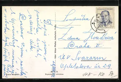 AK Pecky, Strassenpartie an der Kirche