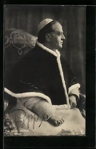 AK Papst Pius XI. mit aufmerksamen Blick