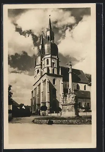 AK Trnava, Denkmal vor der Kirche