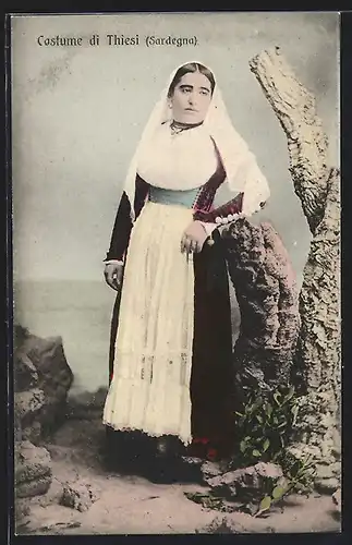 AK Sardegna, Frau in italienischen Trachten