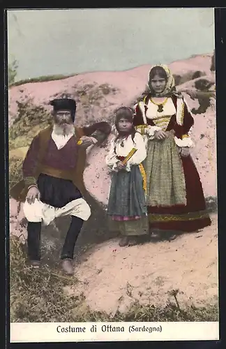 AK Sardegna, Familie in italienischen Trachten
