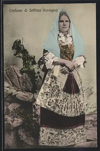 AK Sardegna, Italienische Dame in Trachten