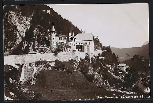 Foto-AK Fritz Gratl: Pass Fernstein, Fernstrasse mit Schloss