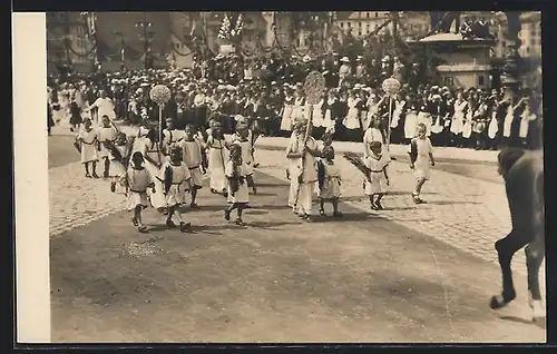 AK Luzern, Eidgenössisches Sängerfest 1922, Kinder auf der Parade