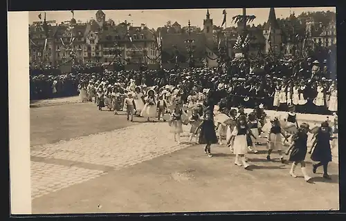 AK Luzern, Eidgenössisches Sängerfest 1922, Kinder in Elfenkostümen auf der Parade