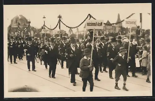 AK Luzern, Eidgenössisches Sängerfest 1922, Männer im Anzug der Musik-Kommision