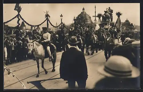 AK Luzern, Eidgenössisches Sängerfest 1922, Grosser Kutschenwagen mit Statue