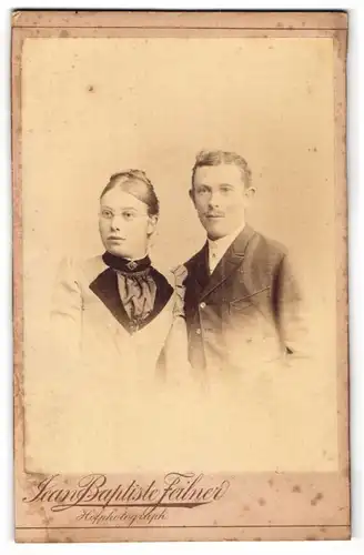 Fotografie Jean Baptiste Feilner, Hannover, Georgstr. 1, Junges Paar in modischer Kleidung