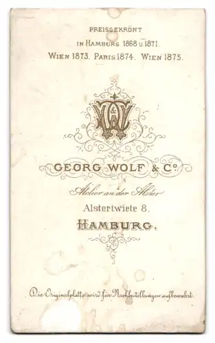 Fotografie Georg Wolf & Co., Hamburg, junge Diestmagd / Dienstmädchen in Uniform mit Schürze und Haube