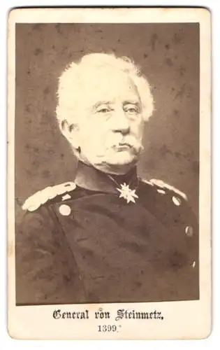 Fotografie unbekannter Fotograf und Ort, General Karl Friedrich von Steinmetz in Uniform mit Halsorden