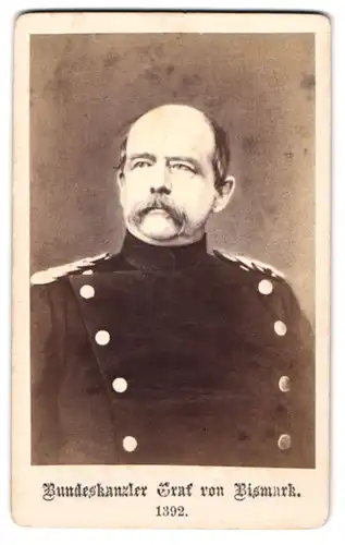 Fotografie unbekannter Fotograf und Ort, Bundeskanzler Graf Otto von Bismarck in Uniform, späterer Reichskanzler