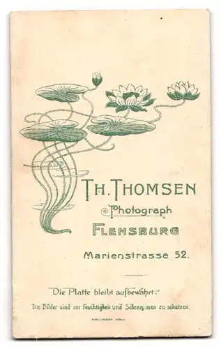 Fotografie Th. Thomsen, Flensburg, zwei niedliche Kinder auf ihrem Schaukelpferd