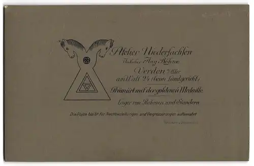 Fotografie Atelier Niederlsachsen, Verden / Aller, Wappen mit zwei Pferdeköpfen im Dreieck