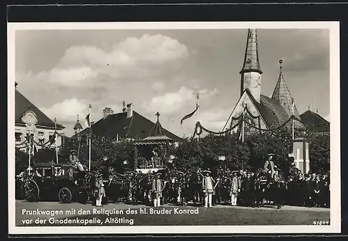 AK Altötting, Prunkwagen mit den Reliquien des heiligen Bruder Konrad vor der Gnadenkapelle