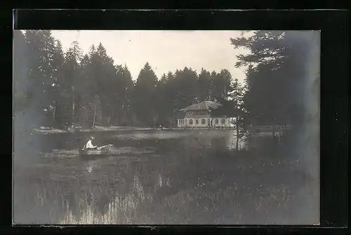 AK Lindenberg i. bayr. Allgäu, Waldsee mit Boot