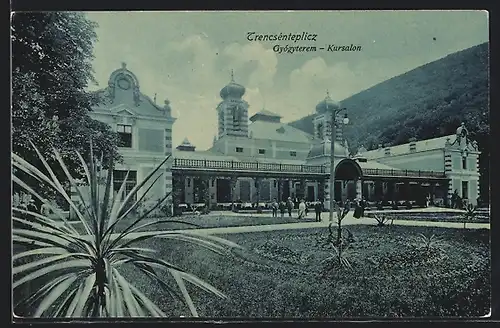 AK Trencsénteplicz, Grünanlagen vor dem Kursalon