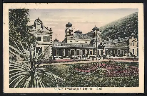 AK Trencenteplic, Der Kursalon mit Parkanlage
