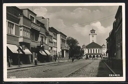 AK Trnava, Strassenpartie mit Geschäften