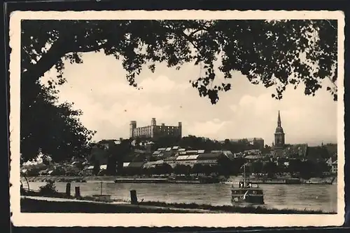 AK Bratislava, Flusspartie mit Burg