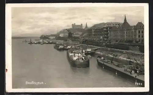 AK Bratislava, Flusspartie mit Burg