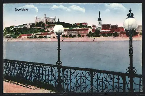 AK Bratislava, Flusspartie mit Burg