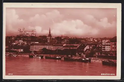 AK Bratislava, Flusspartie mit Burg