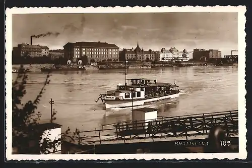 AK Bratislava, Uferpartie mit Boot Bratislava