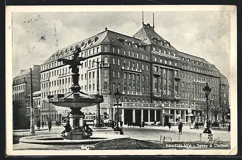 AK Bratislava, Strassenpartie mit Brunnen