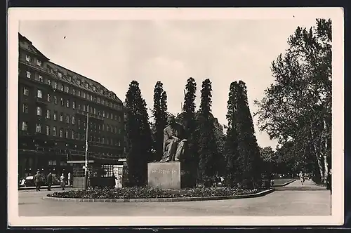 AK Bratislava, Hviezdoslavov pomnik, Hotel Carlton