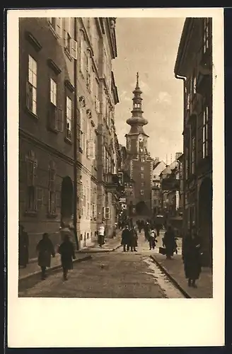 AK Bratislava, Michaelergasse mit Passanten