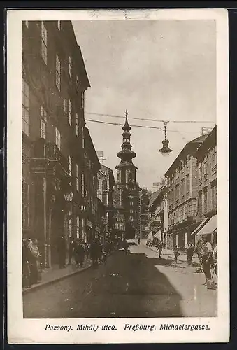 AK Pressburg, Michaelergasse mit Passanten