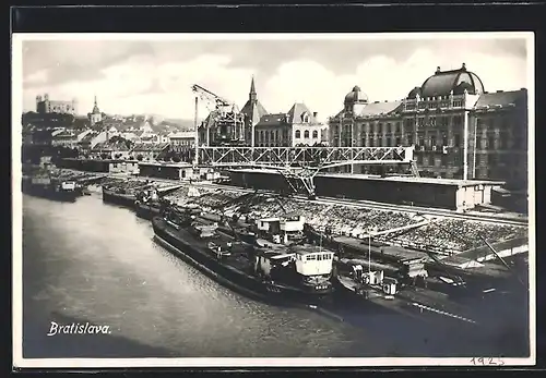 AK Bratislava, Hafen mit Lastkähnen