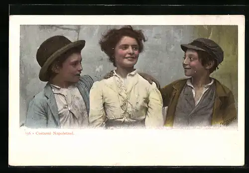 AK Neapel / Napoli, zwei Jungen an der Seite eines hübschen Mädchens