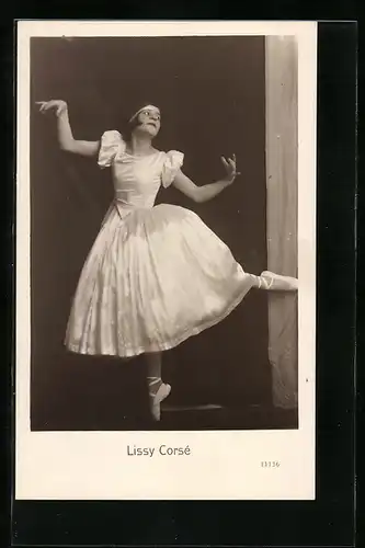 AK Baletttänzerin Lissy Corsé in Pose