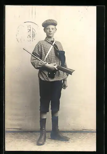 AK Junger Schütze mit Gewehr